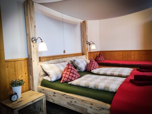 Minibar, in-room safe, desk, laptop workspace - Hotel Landgasthof Sonne (Mahlberg)