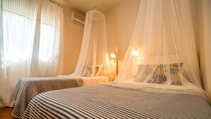 Double Room | In-room safe, iron/ironing board, WiFi (free) - Hostal Banti (Tarifa)
