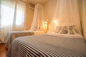 Double Room | In-room safe, iron/ironing board, free WiFi - Hostal Banti (Tarifa)