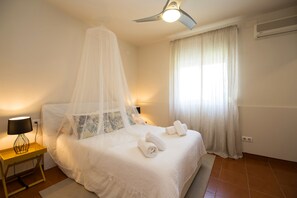Double Room | In-room safe, iron/ironing board, free WiFi - Hostal Banti (Tarifa)