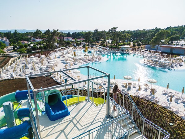 9 outdoor pools, pool umbrellas, sun loungers - Zaton Holiday Resort Camping homes (Nin)