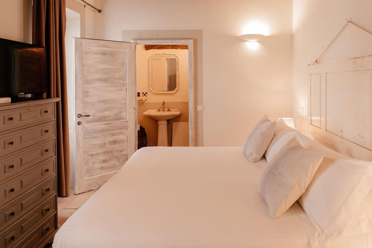 Hochwertige Bettwaren, Minibar, Zimmersafe, Schreibtisch