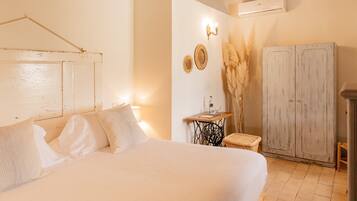 Doppia Deluxe, vista giardino | Biancheria da letto di alta qualità, minibar, una cassaforte in camera