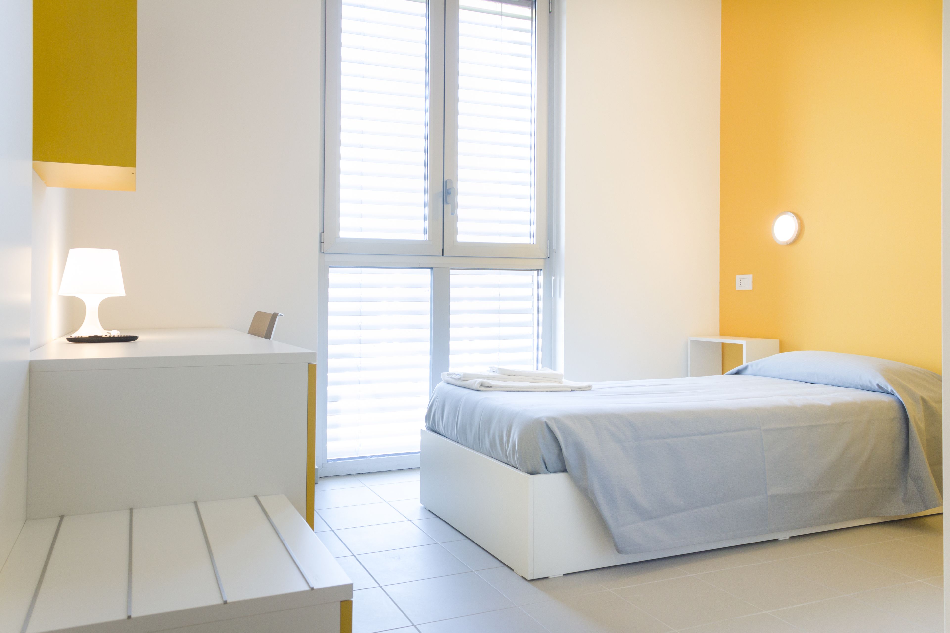 single room | premium bedding, minibar, in-room safe, desk