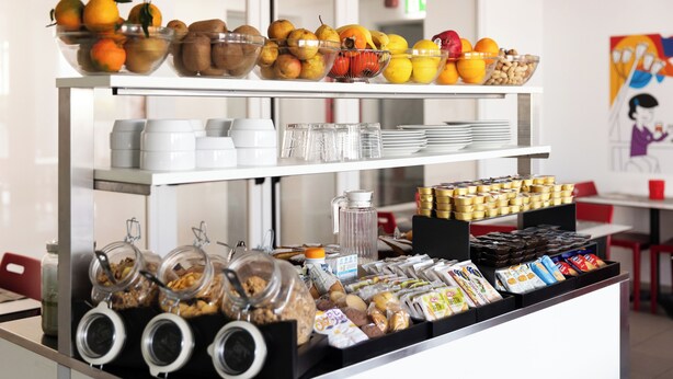 A buffet with various food items including fruits, cereals, and beverages. - Hotel Campus Sanpaolo (Turin)