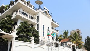 Front of property - evening/night - Mount Zion Hotel (Bujumbura)