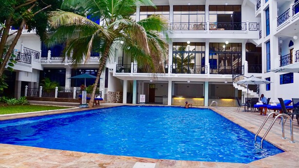 Outdoor pool - Mount Zion Hotel (Bujumbura)