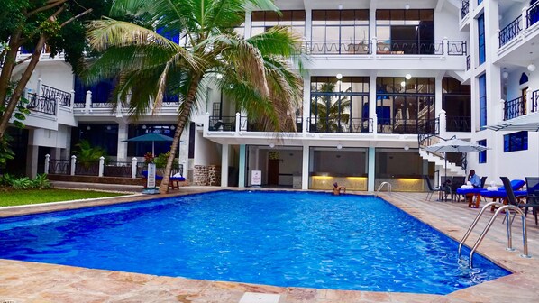 Outdoor pool - Mount Zion Hotel (Bujumbura)