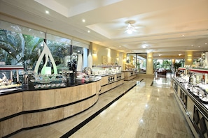 Buffet - Bahia Principe Vacation Rentals - Four-Bedroom House (Akumal)