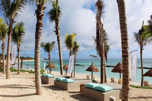 Restaurant - Bahia Principe Vacation Rentals - Four-Bedroom House (Akumal)