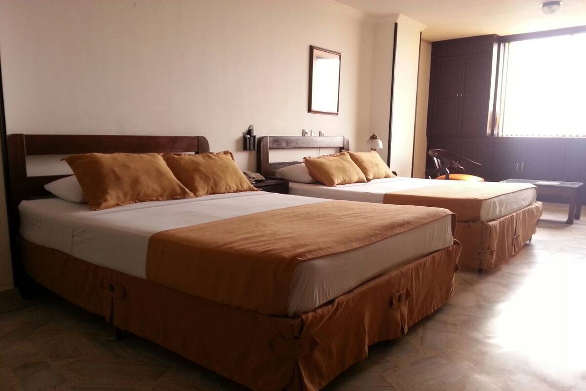 Twin Room | Minibar, WiFi (free), bed sheets