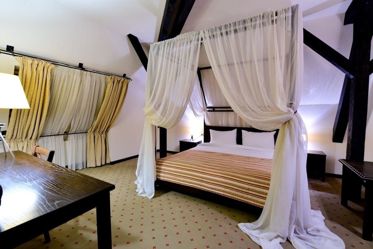 superior double room | minibar, in-room safe, desk, rollaway beds