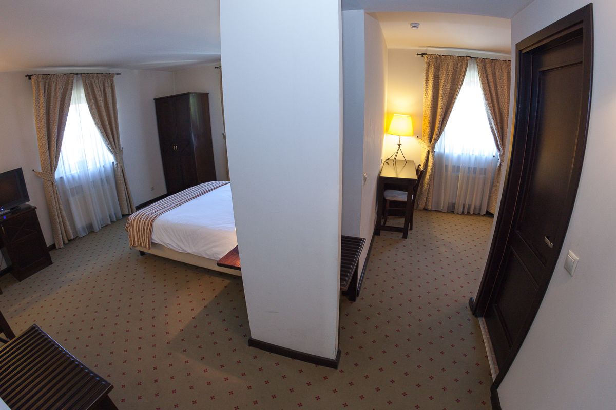 superior double room | minibar, in-room safe, desk, rollaway beds