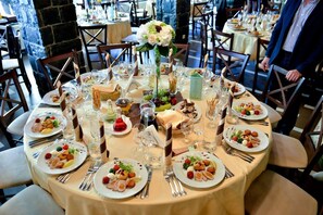 Breakfast, lunch and dinner served  - Hotel Gradina Morii (Sighetu Marmatiei)