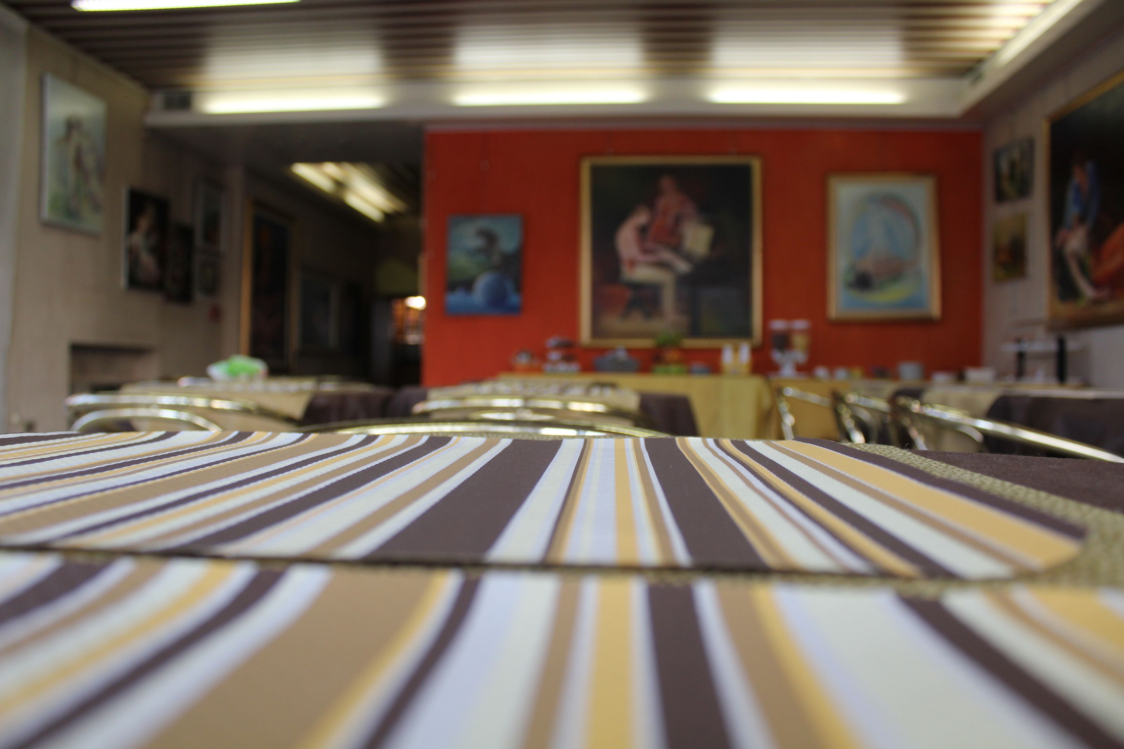 Free buffet breakfast 