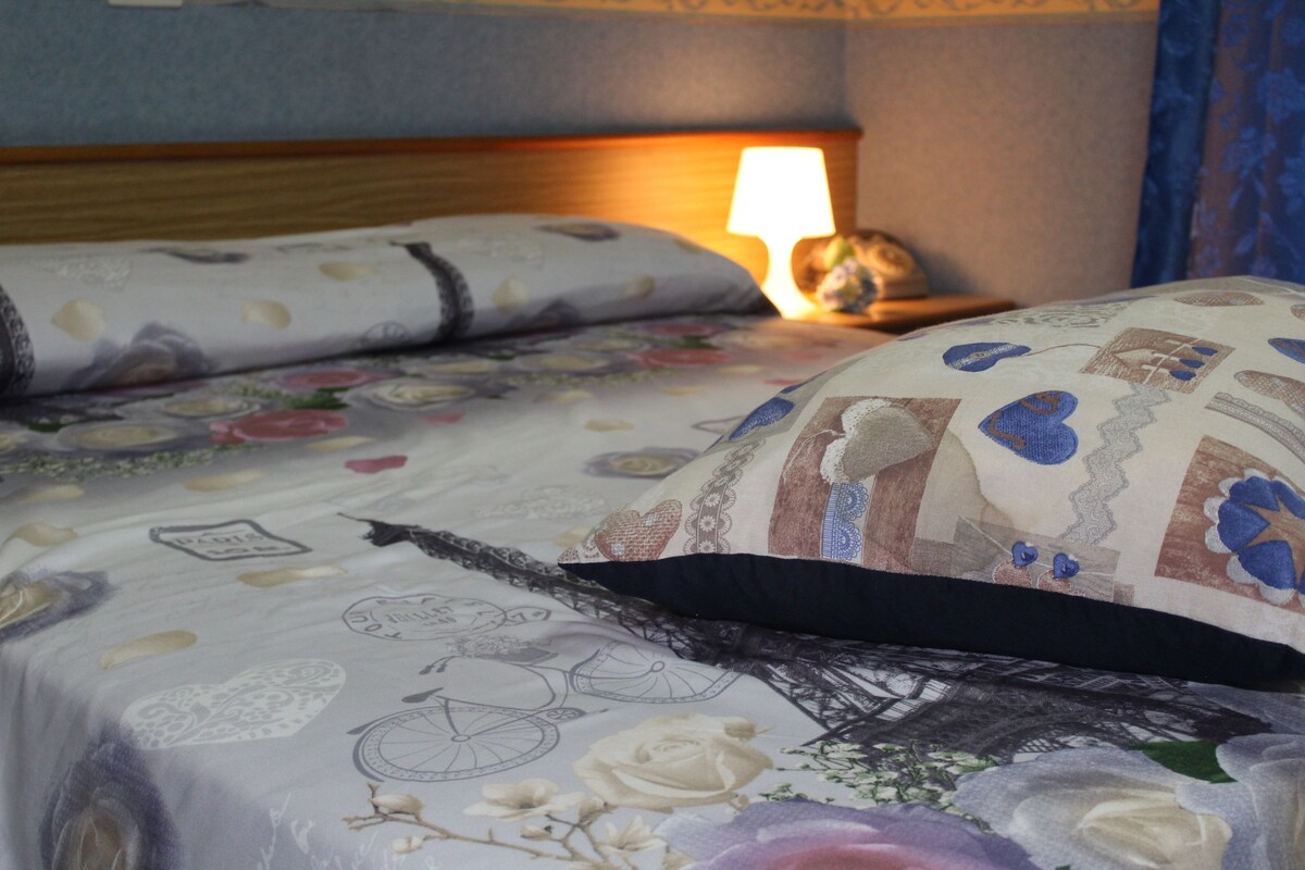 Premium bedding, in-room safe, individually decorated