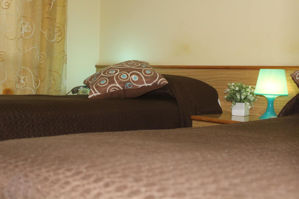 Comfort-Zweibettzimmer | Hochwertige Bettwaren, Zimmersafe, individuell dekoriert