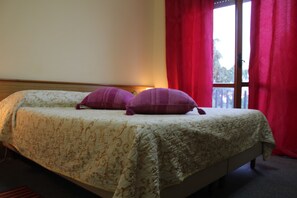 Premium bedding, in-room safe, individually decorated