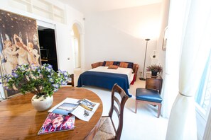2 Schlafzimmer, Schreibtisch, Bügeleisen/Bügelbrett, kostenloses WLAN