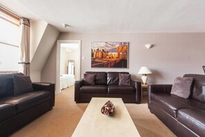 Flat-screen TV, DVD player - Park Lane City Apartments (London)