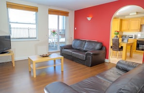 Penthouse - 2 sovrum | Vardagsrum | Platt-tv och dvd-spelare