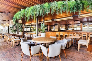 Breakfast, lunch and dinner served - Hotel Aubamar Bali - New Opening 2025 (Palma de Mallorca)