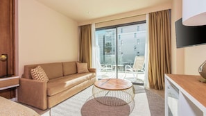 1 bedroom, minibar, desk, blackout drapes