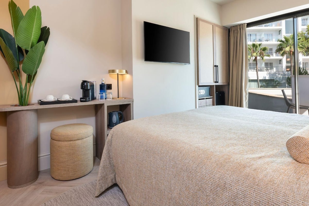 1 bedroom, minibar, desk, blackout curtains