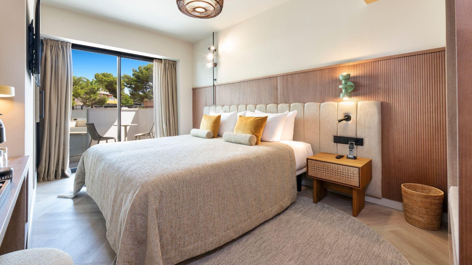 Minibar, desk, blackout drapes, free WiFi