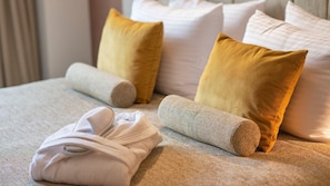 1 quarto, frigobar, escrivaninha, cortinas blackout