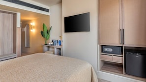 1 bedroom, minibar, desk, blackout curtains