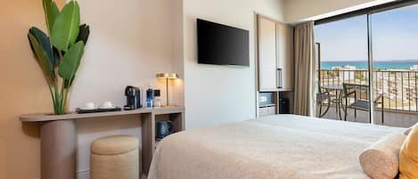 ミニバー、デスク、遮光カーテン、WiFi (無料)