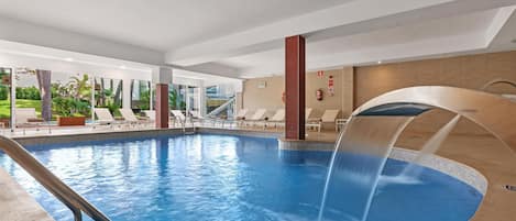 Piscine couverte, 2 piscines extérieures