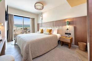 1 bedroom, minibar, desk, blackout drapes