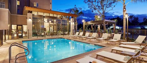 Kolam renang outdoor