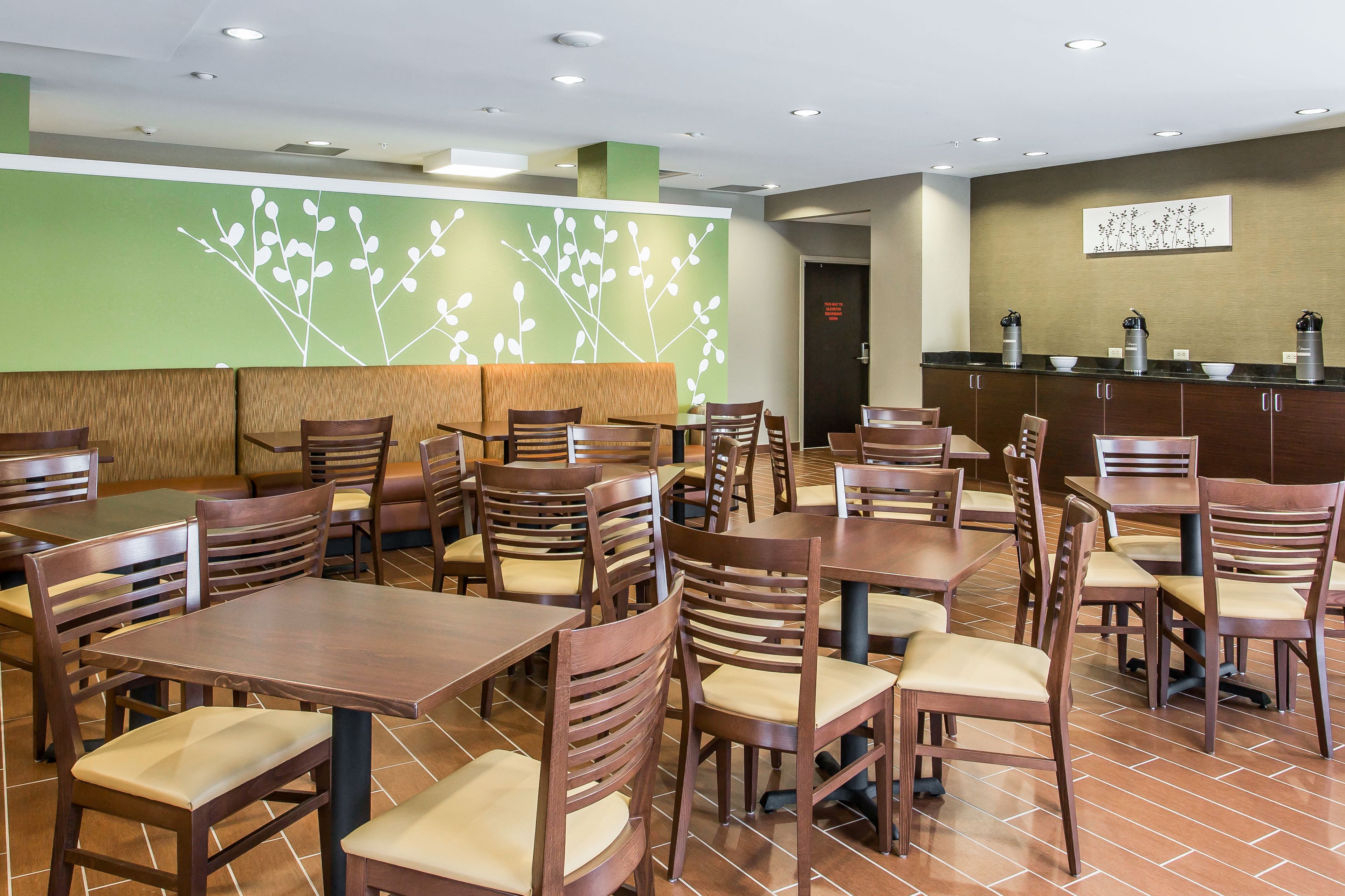 free daily full breakfast