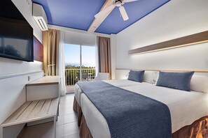 Habitación estándar doble, vistas al mar (2 Adults) | Escritorio, cortinas opacas, wifi gratis y ropa de cama