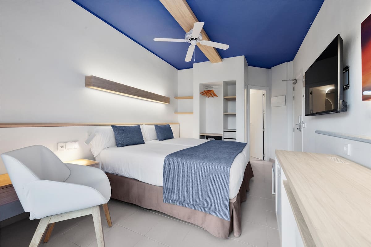 1 bedroom, desk, blackout curtains, free WiFi