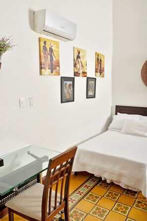 Habitación individual | 1 dormitorio, ropa de cama de alta calidad, caja fuerte