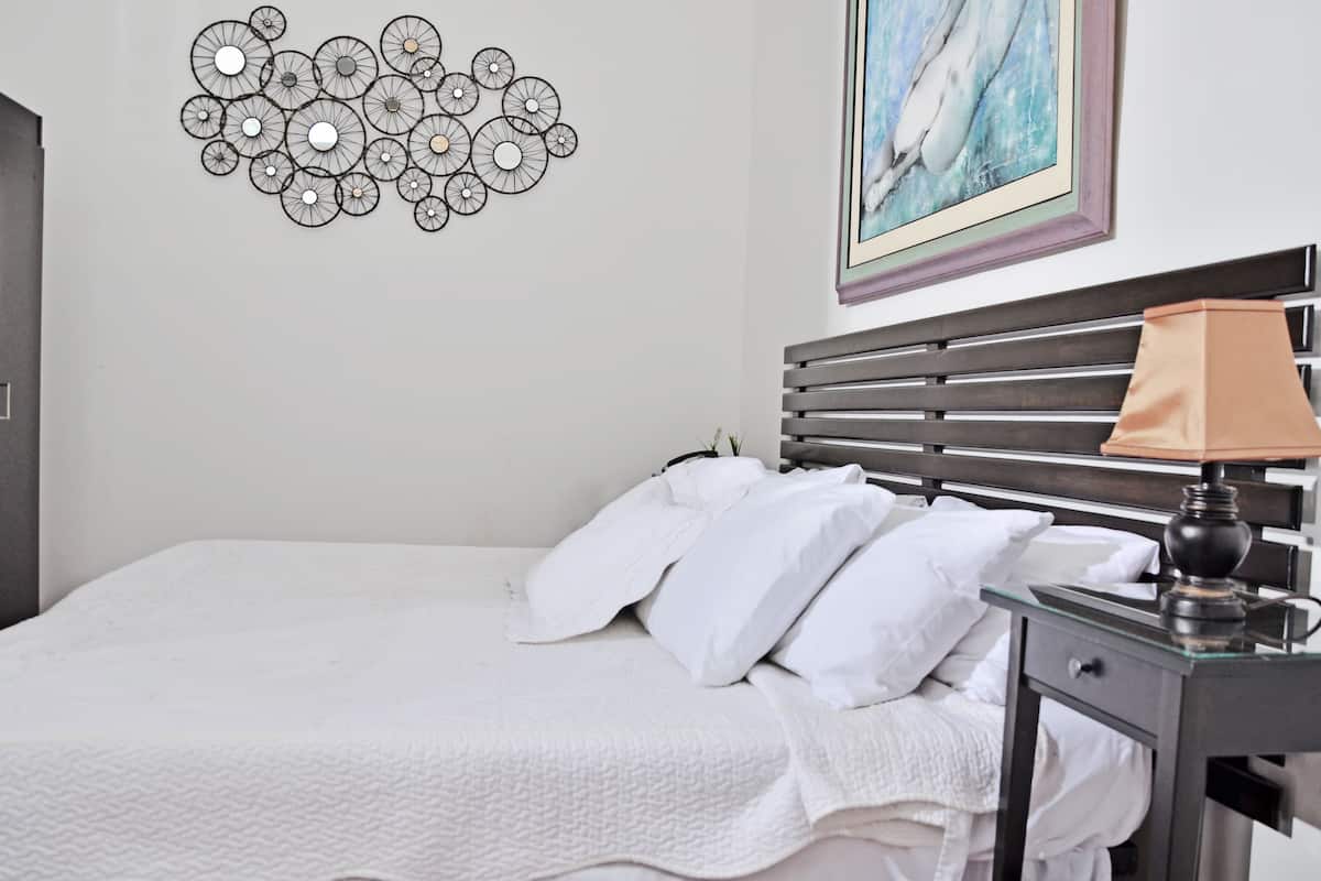 Suite | 1 bedroom, premium bedding, in-room safe, free cribs/infant beds
