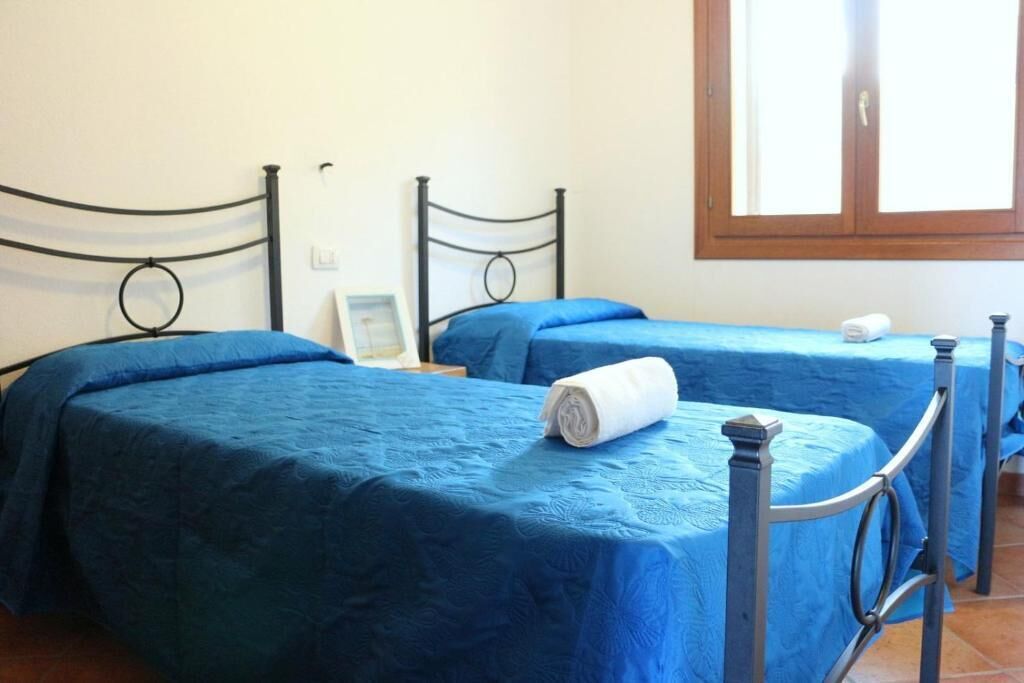 1 dormitorio, cunas (de pago), ropa de cama