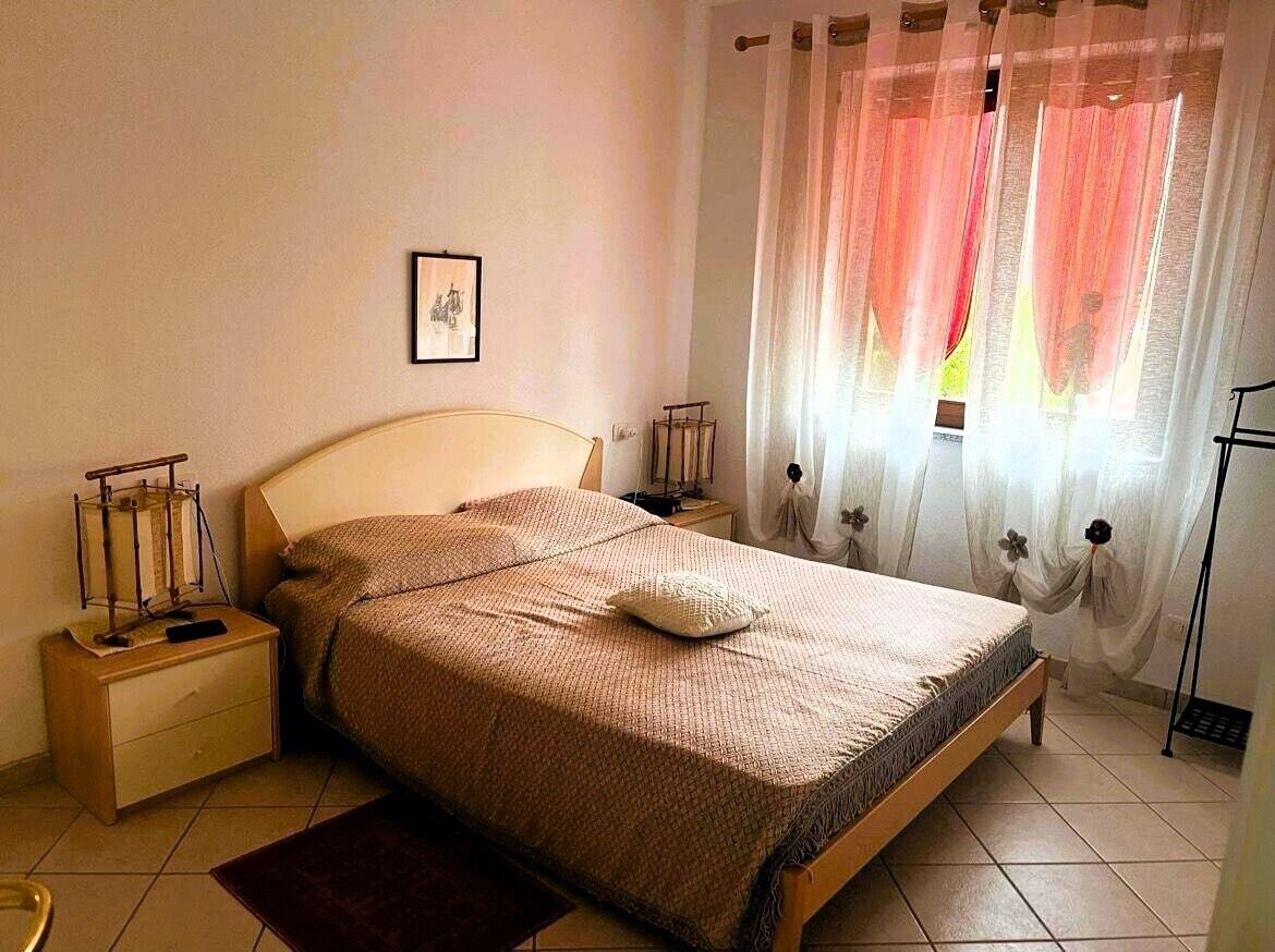 1 dormitorio, cunas (de pago), ropa de cama