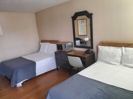 Cortinas opacas, wifi gratis, ropa de cama