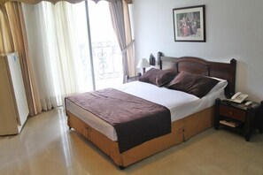 In-room safe, blackout curtains, soundproofing, free cots/infant beds - Hotel Ribera Del Rio Av 6N (Cali)