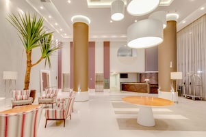 Área de estar no saguão