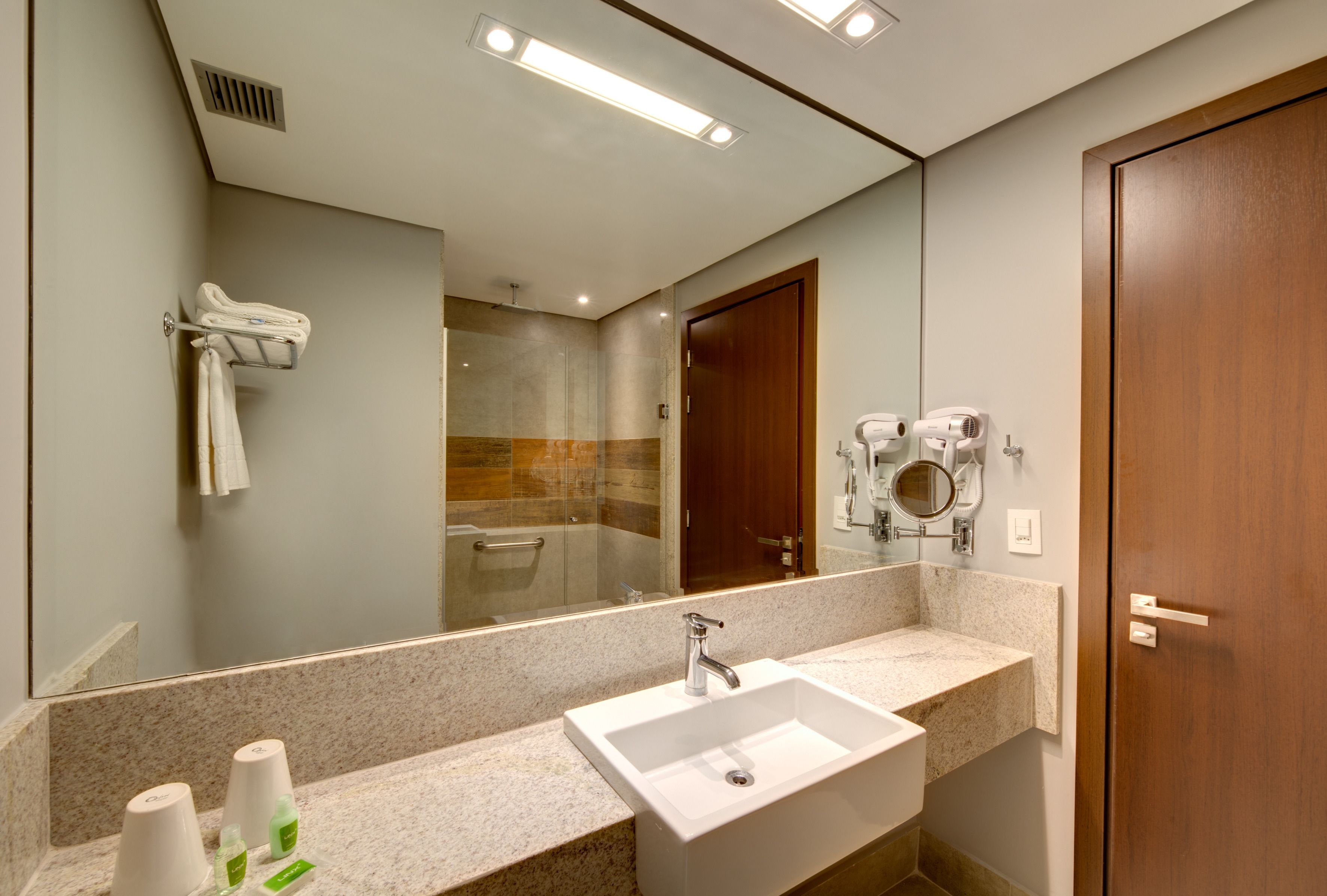 superior twin room, 2 single beds | bathroom sink