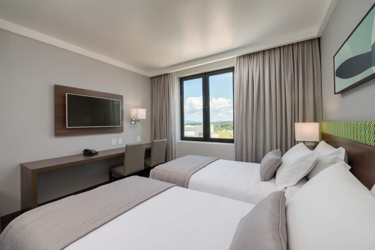 Standard İki Ayrı Yataklı Oda, 2 Tek Kişilik Yatak | Odada kasa, masa, ses yalıtımı, ücretsiz kablosuz İnternet