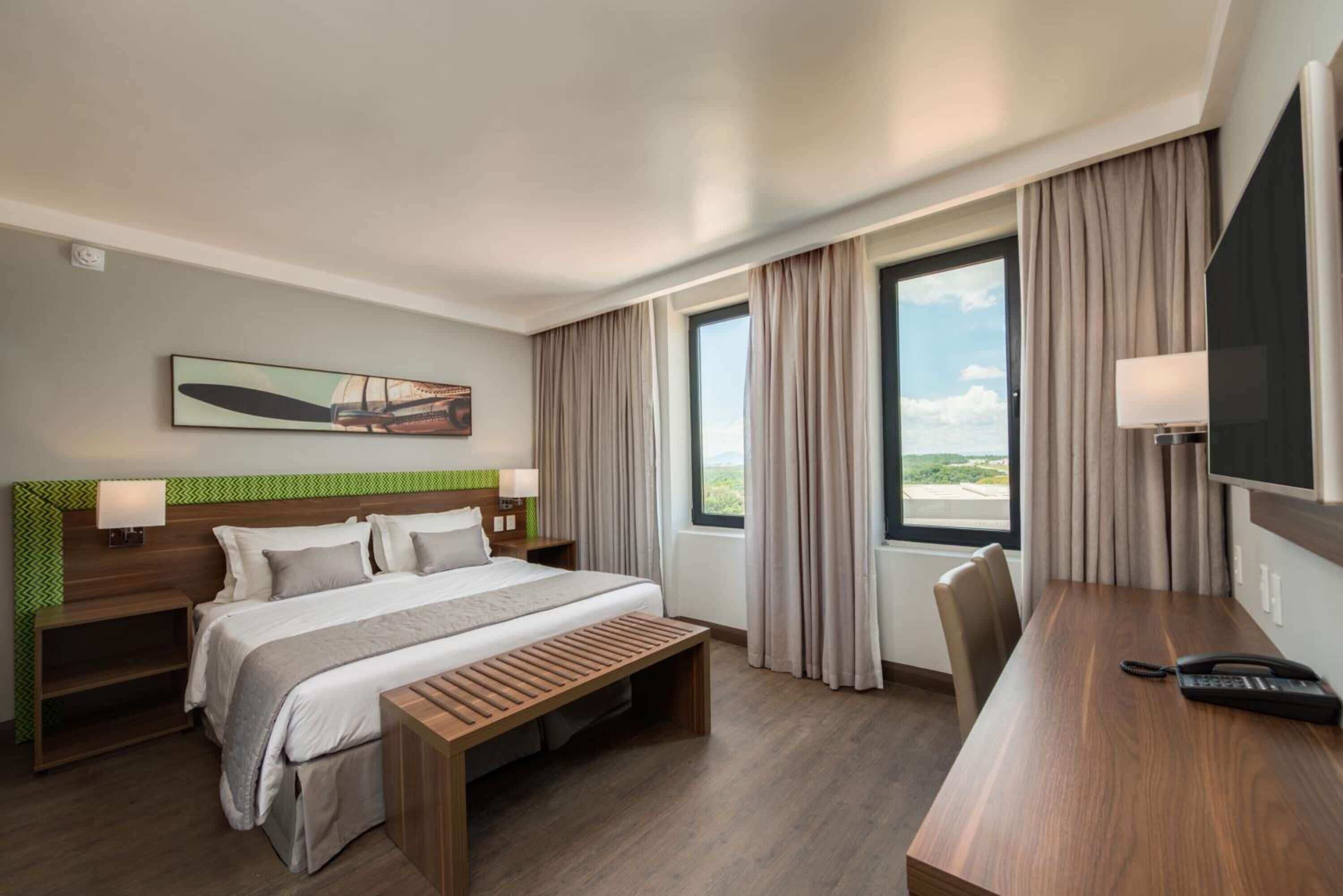 Cofres nos quartos, escrivaninha, quartos à prova de som