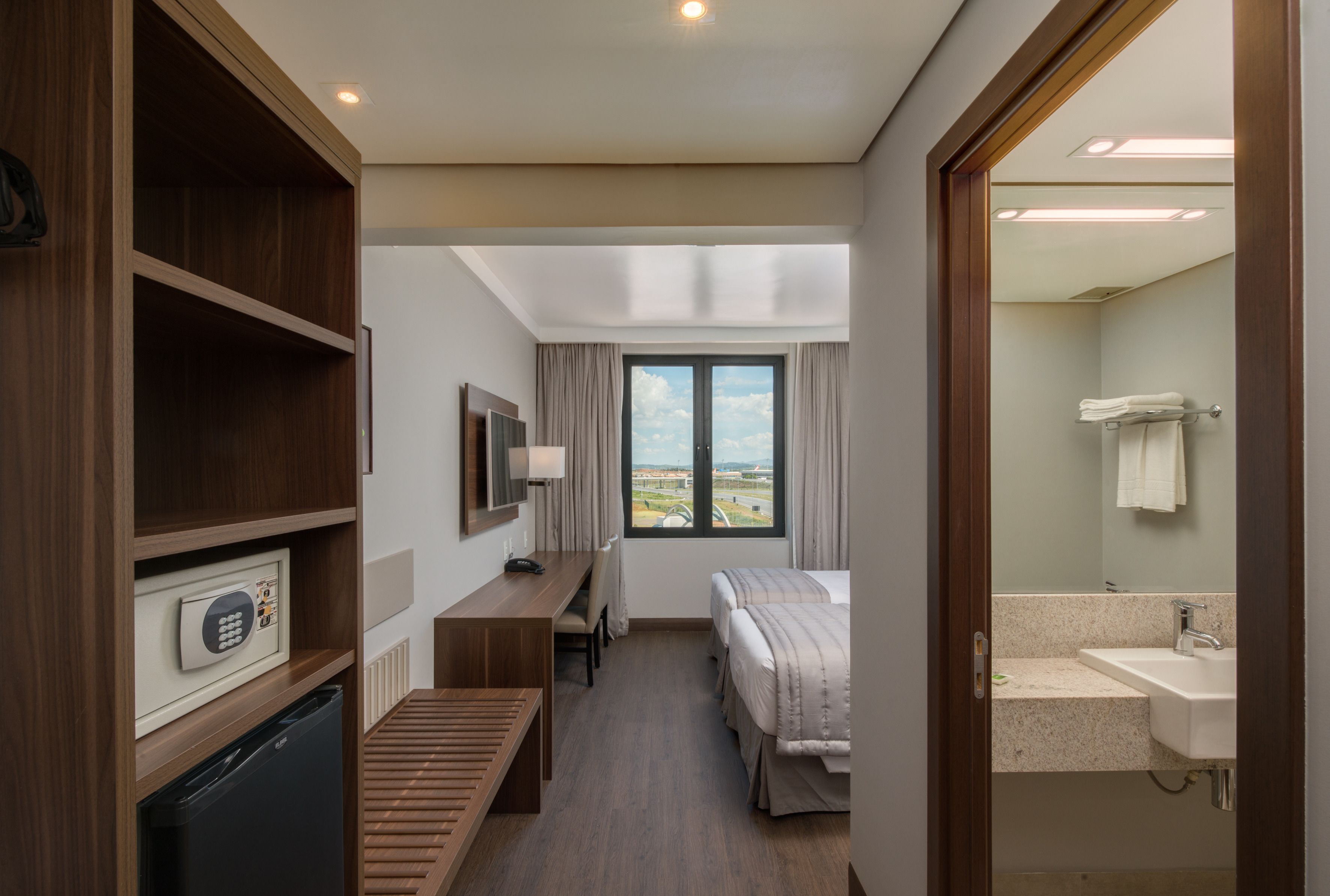 standard twin room, 2 single beds | 1 bedroom, in-room safe, desk, soundproofing