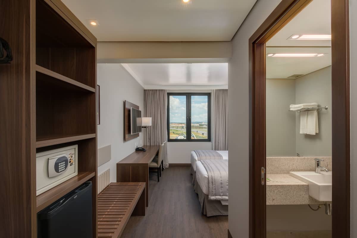 Standard İki Ayrı Yataklı Oda, 2 Tek Kişilik Yatak | Odada kasa, masa, ses yalıtımı, ücretsiz kablosuz İnternet